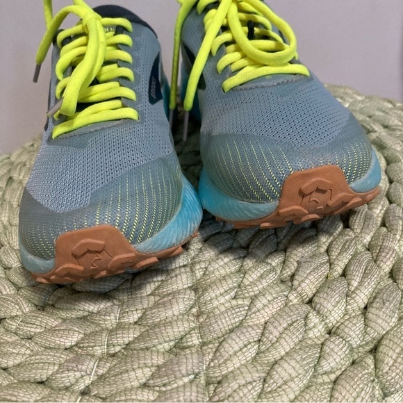 Brooks Catamount Trail Running Lace Up Sneakers in Blue/Nightlife/Biscuit - Picture 6 of 16